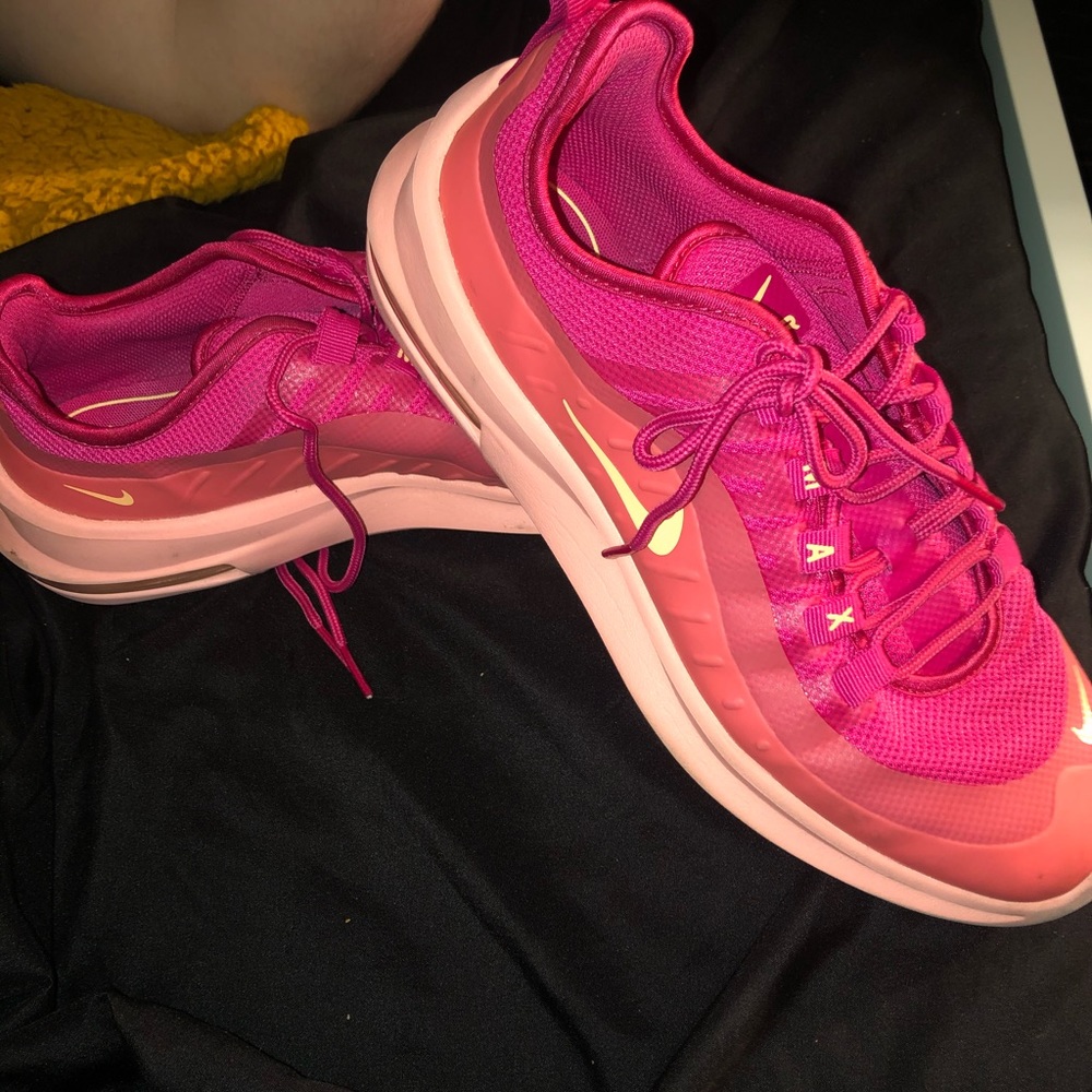 pink nike air max